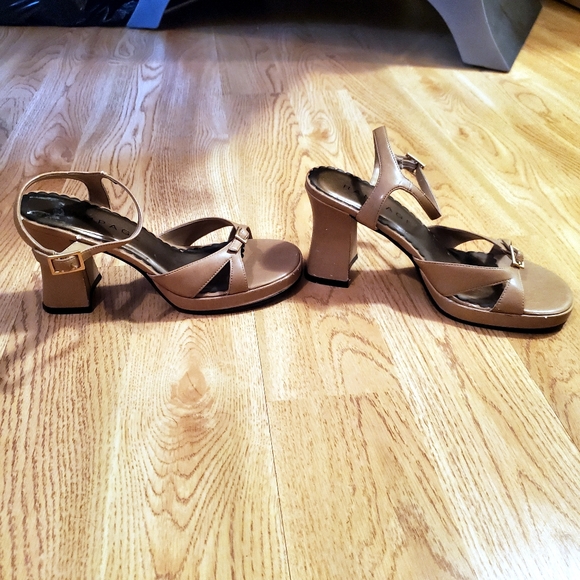 Rampage Size 7 open toe camel color sandals - Picture 3 of 8